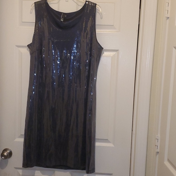 Dress - Picture 2 of 2